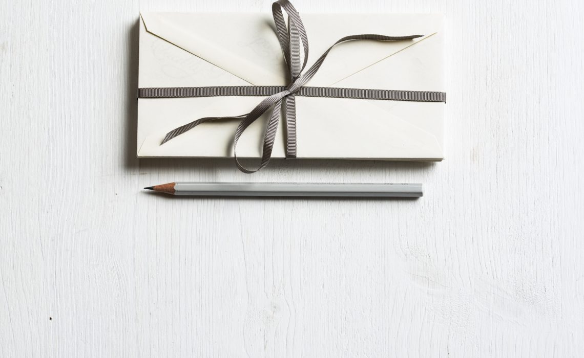 The Guide to Efficiently Writing Gracious Wedding Thank You Notes